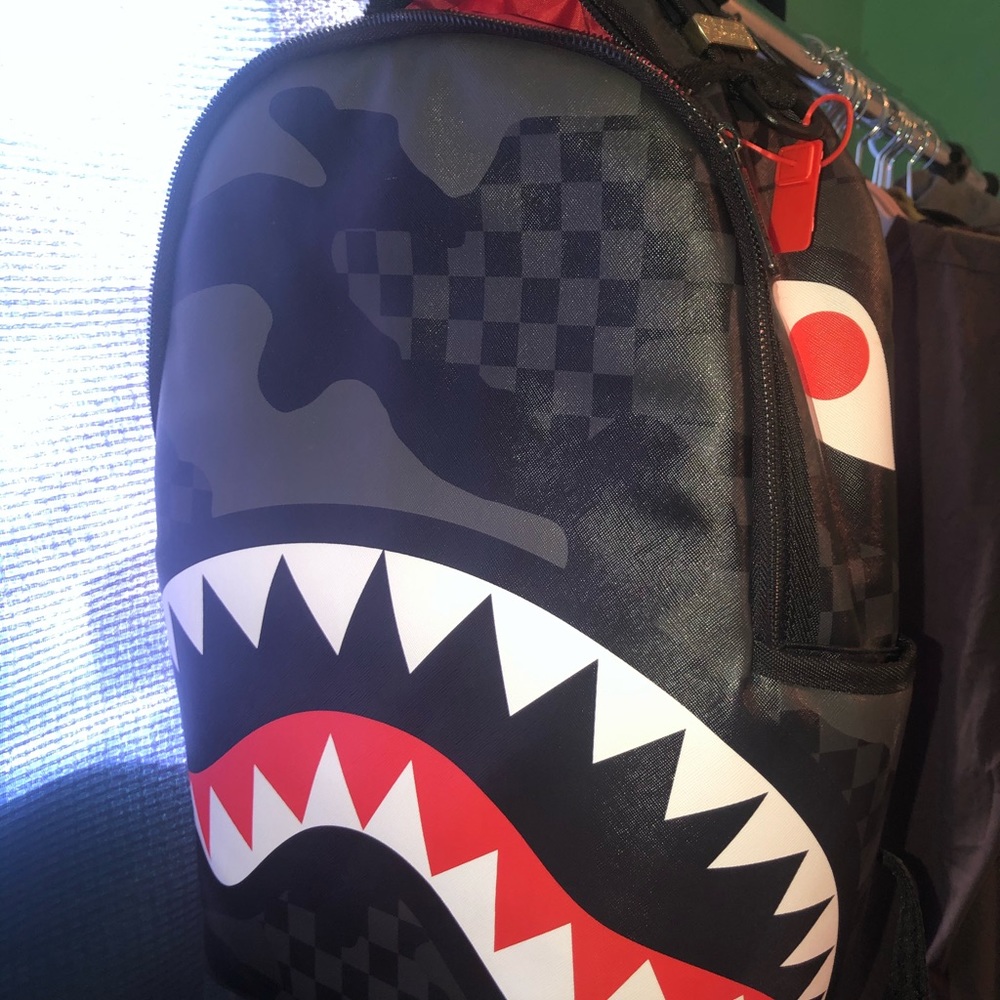 Sprayground sharks In paradise camo